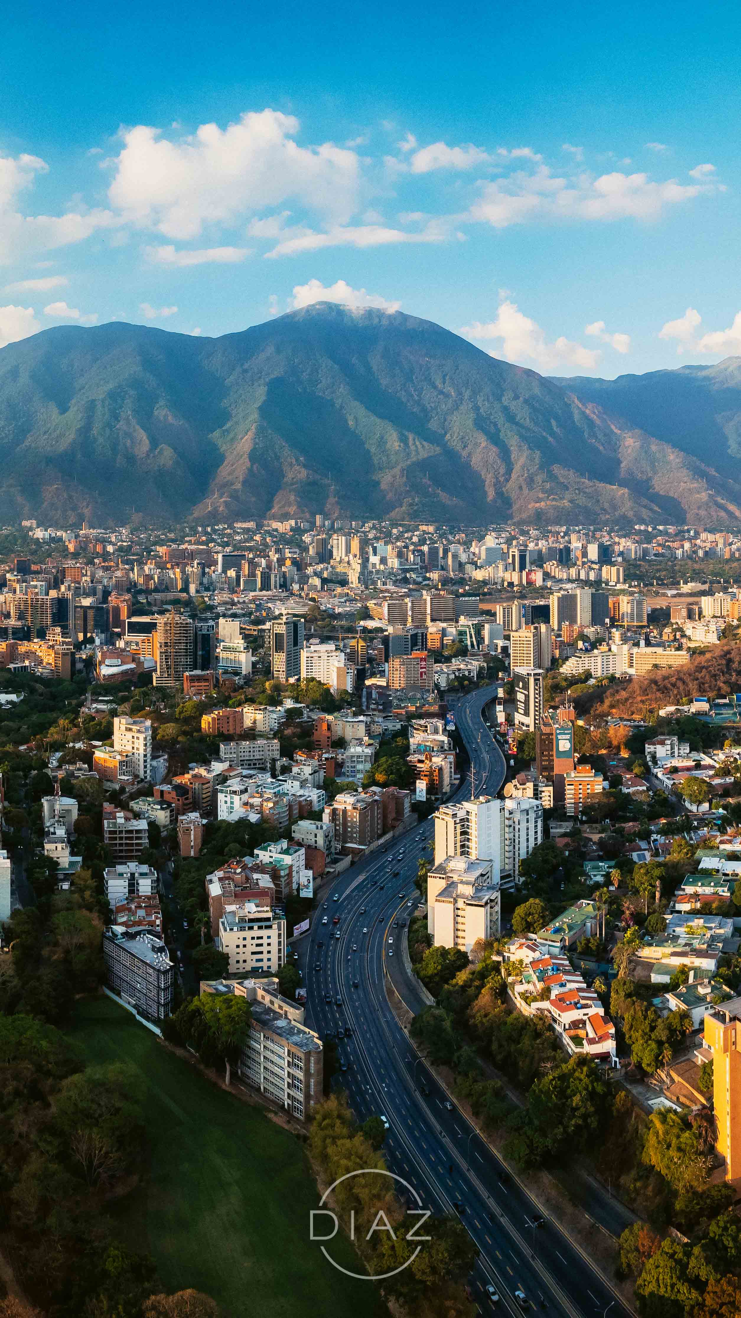 Caracas con el Ávila de fondo